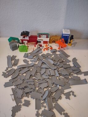 Driven by Battat Pocket Series Mini Micro Lot Roadway Tracks Buildings Road